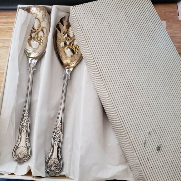 Sheffield England EPNS A1 Silverplate Salad Serving Set Fruit Embossed Gold Wash - Picture 14 of 15
